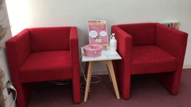 待合室のテーブル